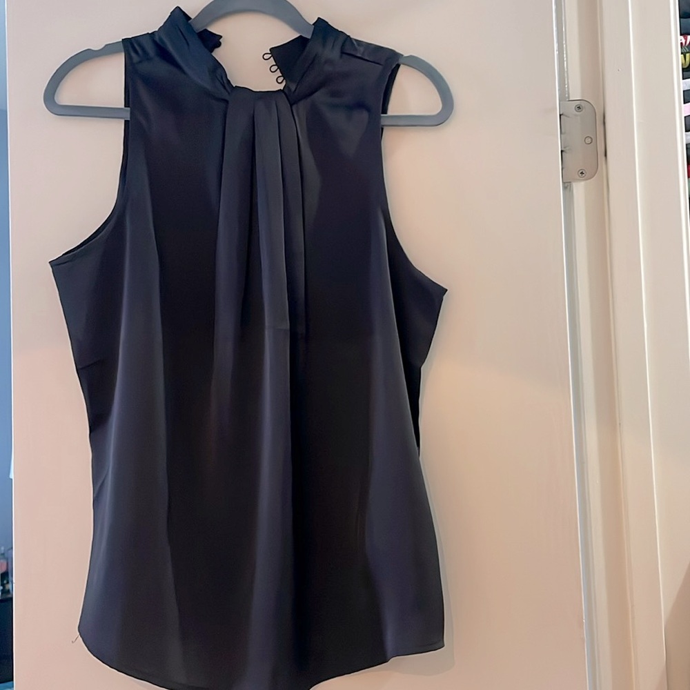 New black sleeveless Express Top